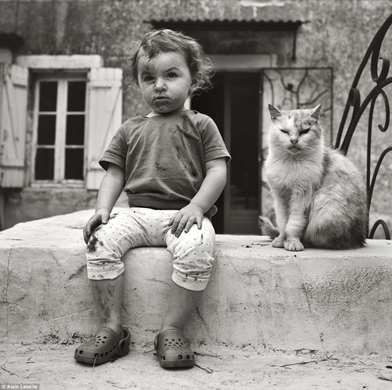 صور: فرنسي يكشف براءة الفوضى المحببة التي يتركها أطفاله الستة صورة رقم 1