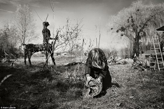 صور: فرنسي يكشف براءة الفوضى المحببة التي يتركها أطفاله الستة صورة رقم 3