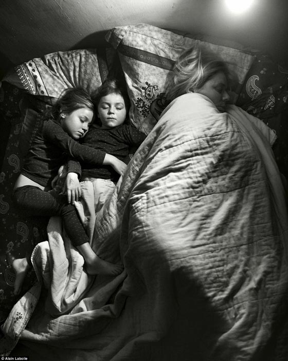 صور: فرنسي يكشف براءة الفوضى المحببة التي يتركها أطفاله الستة صورة رقم 7