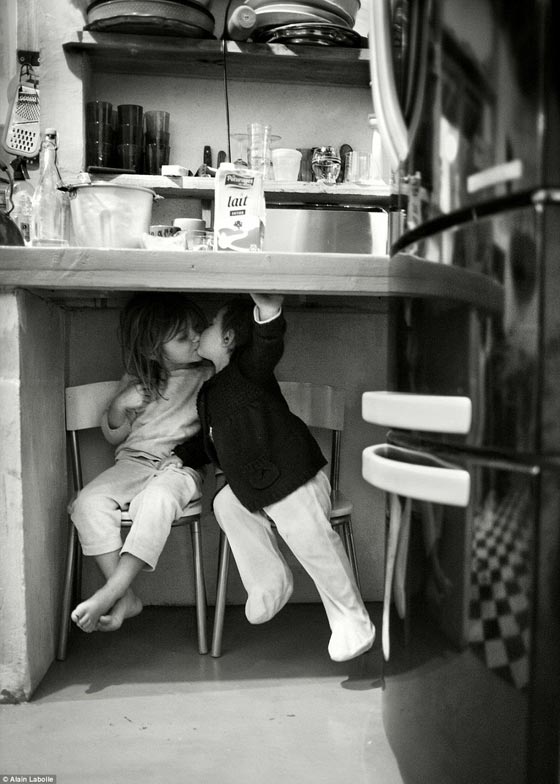 صور: فرنسي يكشف براءة الفوضى المحببة التي يتركها أطفاله الستة صورة رقم 12