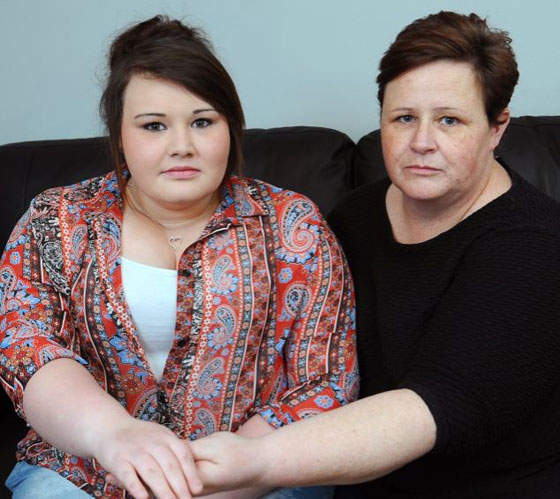 تحذير: صور مروعة لاصبع مراهقة التهب بسبب الصاق اظافر مستعارة  صورة رقم 5