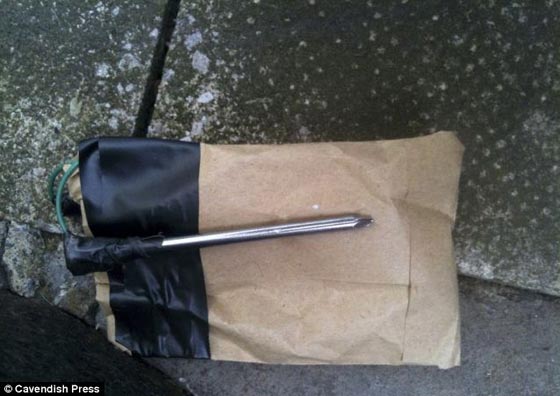 حاول تفجير ساعي البريد بقنبلة لانه سلمه رسائل جاره بالخطأ  صورة رقم 4