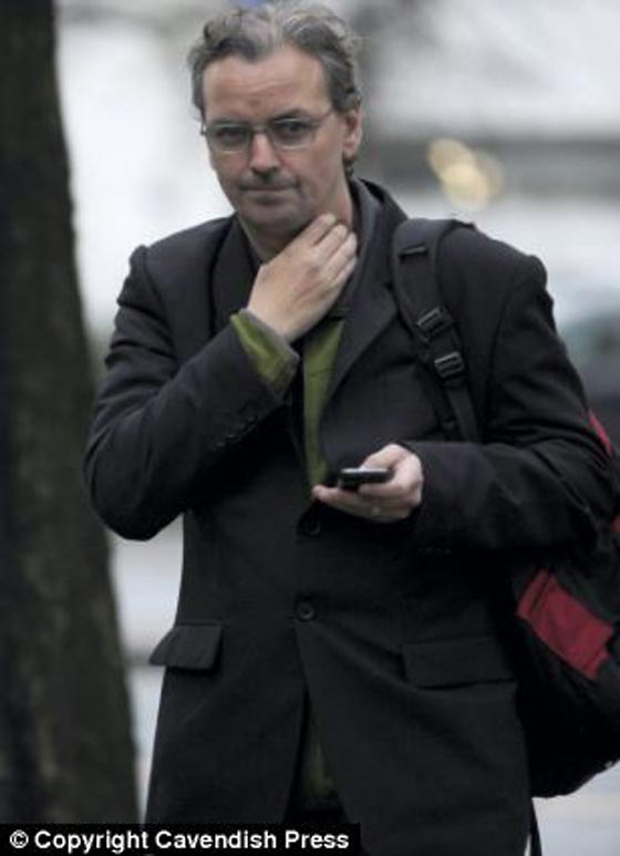 حاول تفجير ساعي البريد بقنبلة لانه سلمه رسائل جاره بالخطأ  صورة رقم 2