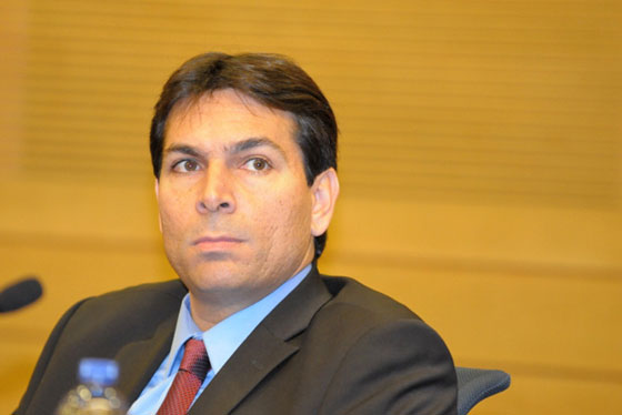 اطلاق سراح الدفعة الرابعة من الاسرى الفلسطينيين يزعج دانون صورة رقم 1