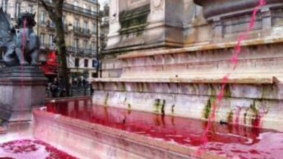 اسلوب فرنسي مبتكر للتذكير بنقص المياه في العالم صورة رقم 7