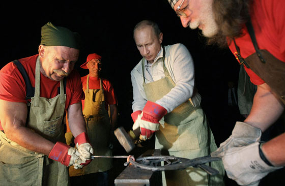 السياسة في نظر بوتين.. عراك كلاب يشمل النهش والعض صورة رقم 18