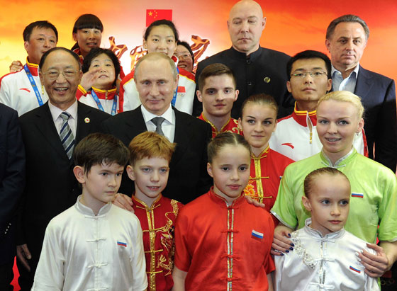 السياسة في نظر بوتين.. عراك كلاب يشمل النهش والعض صورة رقم 60