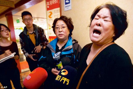 التلاعب بصور المشبوهين بخطف الطائرة الماليزية يثير الشكوك صورة رقم 5