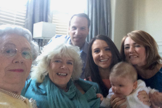 صور مزيفة جديدة للملكة بعد فضيحة صور كيت ووليام يستحمان  صورة رقم 4