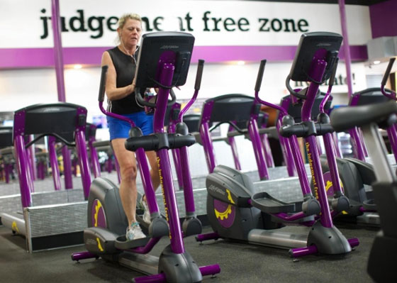 أمريكية مسلمة ترفع دعوى ضد نادي رياضي منعها من الحجاب صورة رقم 2