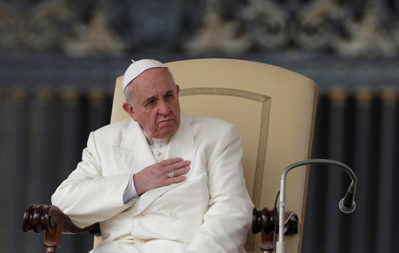 الفاتيكان يقبل استقالة الاسقف المبذر صورة رقم 5