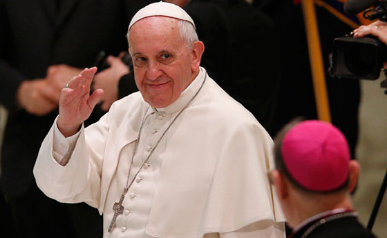 الفاتيكان يقبل استقالة الاسقف المبذر صورة رقم 4