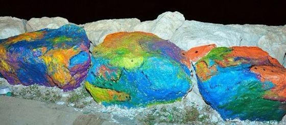 الصخور الملونة في شاطئ القطيف بين رافض معارض ومؤيد معجب صورة رقم 8