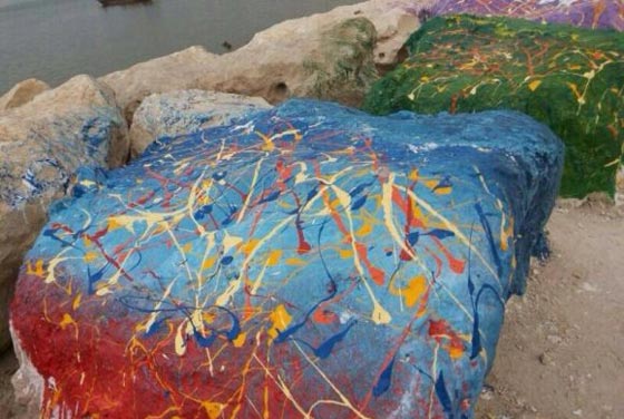 الصخور الملونة في شاطئ القطيف بين رافض معارض ومؤيد معجب صورة رقم 7