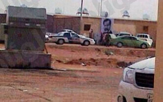 سعودي يثير الجدل بتعليق صورة لصدام حسين على واجهة بيته صورة رقم 2
