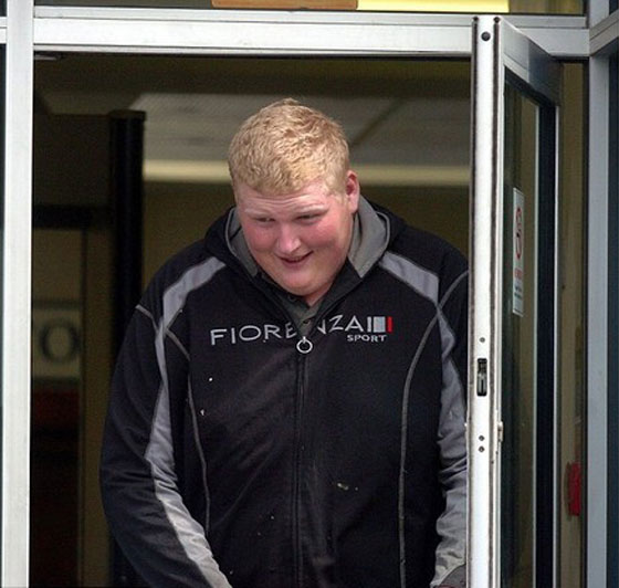 اطلاق سراح سجين شاب لضخامة حجمه وعدم توفر سرير مناسب له صورة رقم 2