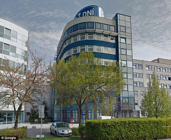 مجلة سلوفاكية تخصص 54 من صفحاتها لنشر اعتذار لبرلماني! صورة رقم 5