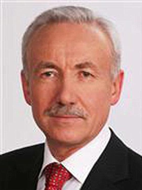 مجلة سلوفاكية تخصص 54 من صفحاتها لنشر اعتذار لبرلماني! صورة رقم 1