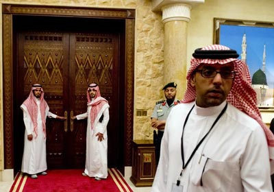 اوباما يمنح جائزة اشجع امرأة للسعودية مها منيف صورة رقم 5