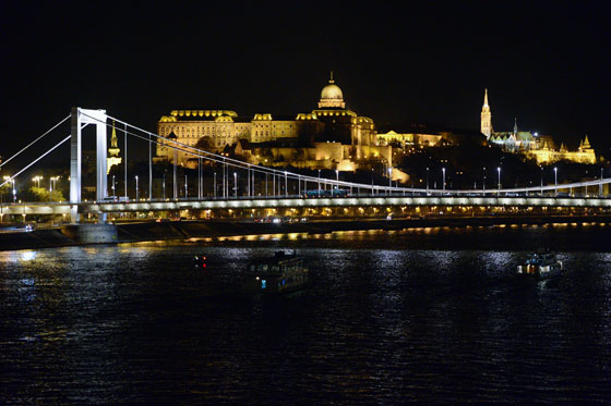 ساعة الارض تطفئ الاف المدن في مختلف ارجاء الارض!! صورة رقم 23