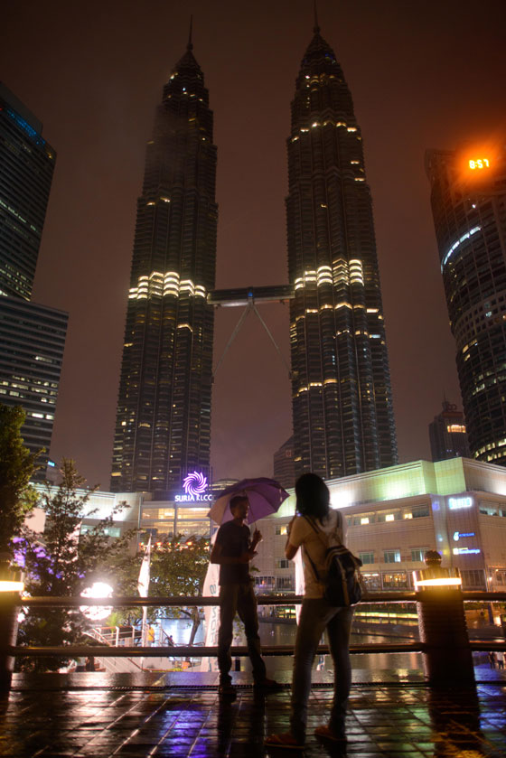 ساعة الارض تطفئ الاف المدن في مختلف ارجاء الارض!! صورة رقم 51