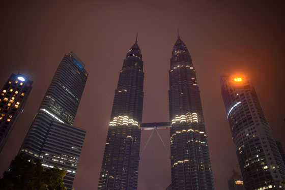 ساعة الارض تطفئ الاف المدن في مختلف ارجاء الارض!! صورة رقم 55