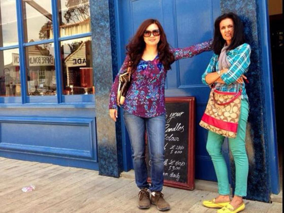 لاول مرة.. زوجة قائد الطائرة المفقودة في مجموعة من الصور العائلية  صورة رقم 3