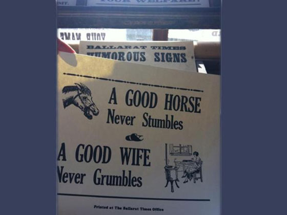 لاول مرة.. زوجة قائد الطائرة المفقودة في مجموعة من الصور العائلية  صورة رقم 8