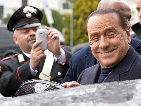 لتحسين صورته.. برلوسكوني يدعو لتبني الكلاب والقطط الضالة  صورة رقم 1