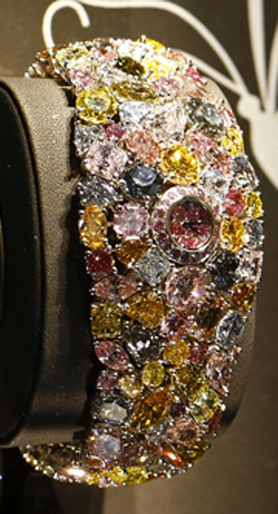 بالصور.. أغلى ساعة في العالم مرصعة بالماس بـ 55 مليون دولار صورة رقم 1