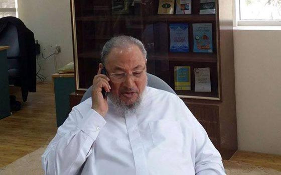 القرضاوي يسجد شكرا لله بعد فوز اردوغان صورة رقم 1