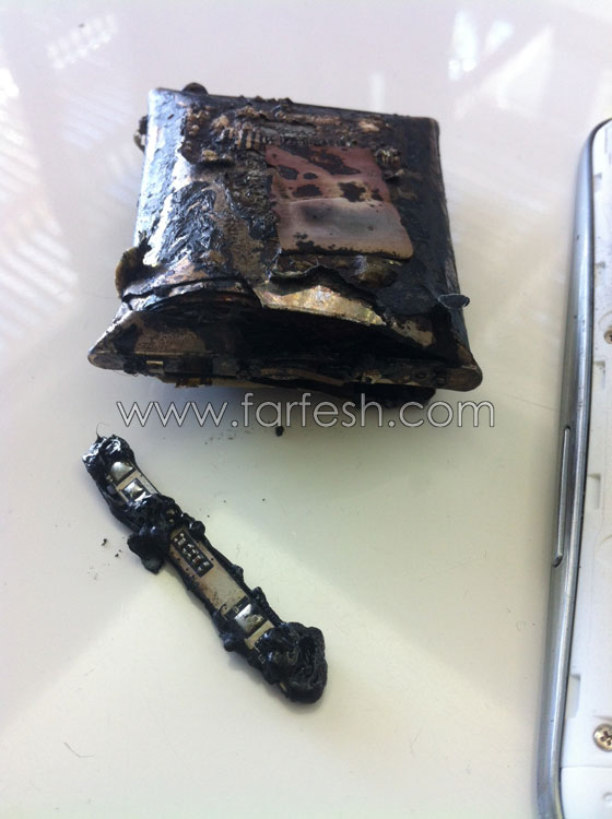 انفجاز جهاز جالكسي S3 بيد فتاة يتسبب باحتراق قميصها صورة رقم 3