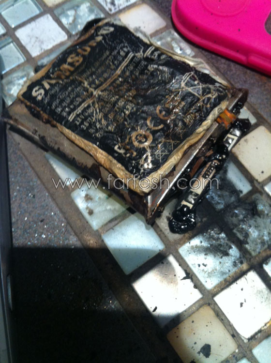 انفجاز جهاز جالكسي S3 بيد فتاة يتسبب باحتراق قميصها صورة رقم 4