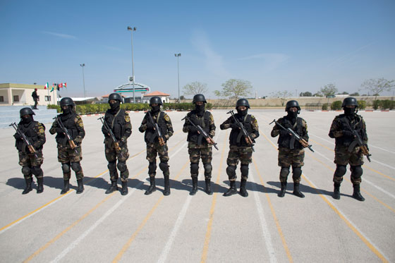 بالصور: مجندات الحرس الرئاسي الفلسطيني يبدين مهارات قتالية مدهشة صورة رقم 4