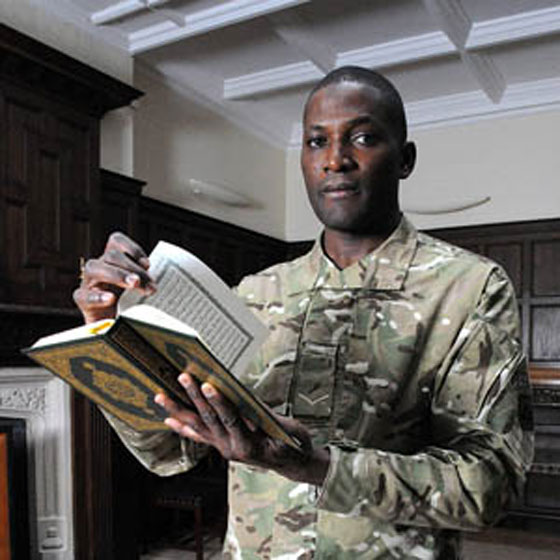 850 جنديا مسلما في الجيش البريطاني يؤدون الصلاة والصيام صورة رقم 5