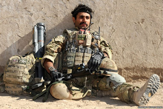 850 جنديا مسلما في الجيش البريطاني يؤدون الصلاة والصيام صورة رقم 1