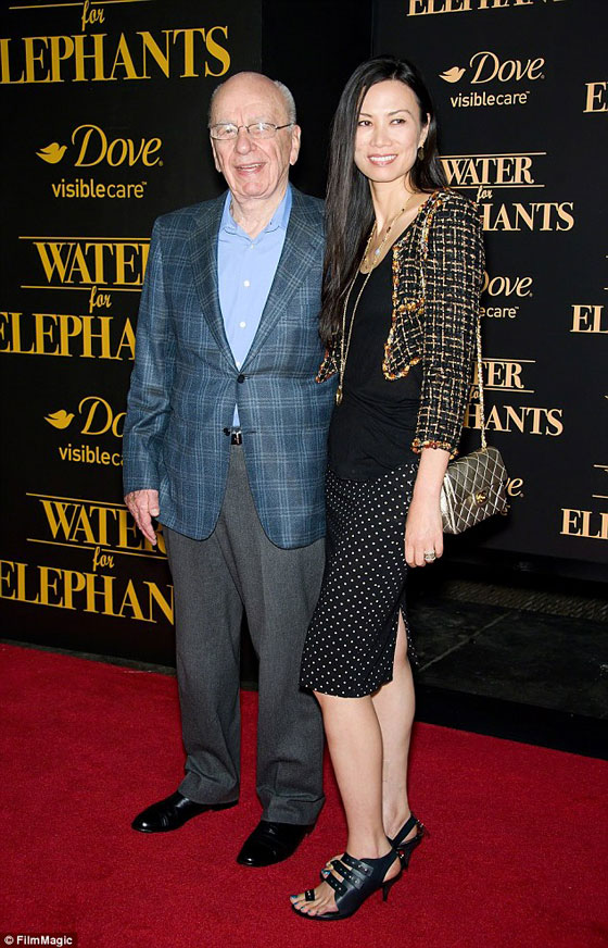 مردوخ يكشف عن خيانة زوجته السابقه له مع توني بلير! صورة رقم 8