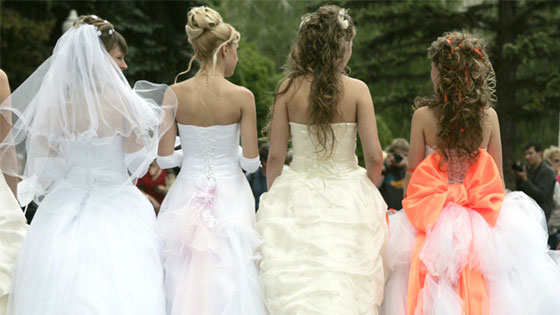 عرائس للبيع في اوكرانيا دعما للاقتصاد! صورة رقم 1