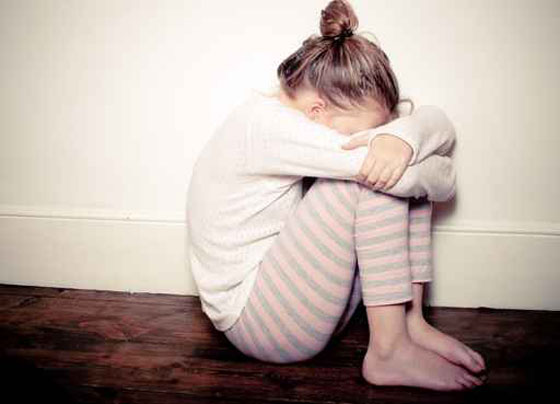 بسبب الدورة الشهرية.. ام تقدم طفلتها لعشيقها ليغتصبها بوحشية صورة رقم 2