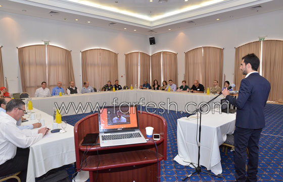 عشرات رجال الاعمال في يوم دراسي لأرباب الصناعة واصحاب المصالح صورة رقم 2