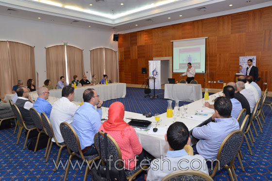 عشرات رجال الاعمال في يوم دراسي لأرباب الصناعة واصحاب المصالح صورة رقم 4