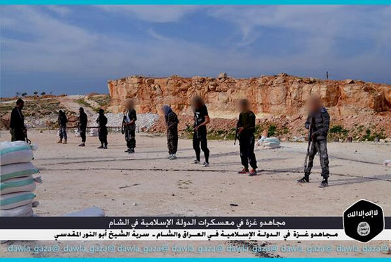 بالصور.. مجاهدو غزة يتدربون في معسكرات 