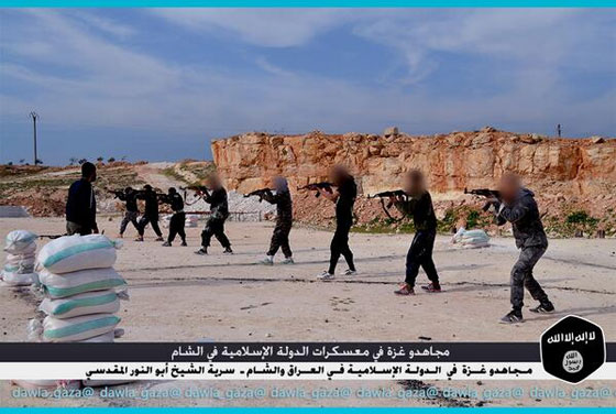 بالصور.. مجاهدو غزة يتدربون في معسكرات 