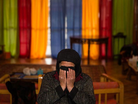 تفاصيل مثيرة ترويها ام ايرانية صفعت قاتل ابنها وحررته من المشنقة صورة رقم 1