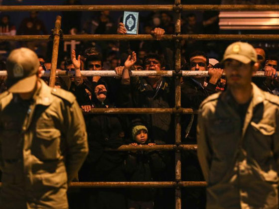 تفاصيل مثيرة ترويها ام ايرانية صفعت قاتل ابنها وحررته من المشنقة صورة رقم 9