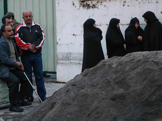 تفاصيل مثيرة ترويها ام ايرانية صفعت قاتل ابنها وحررته من المشنقة صورة رقم 13