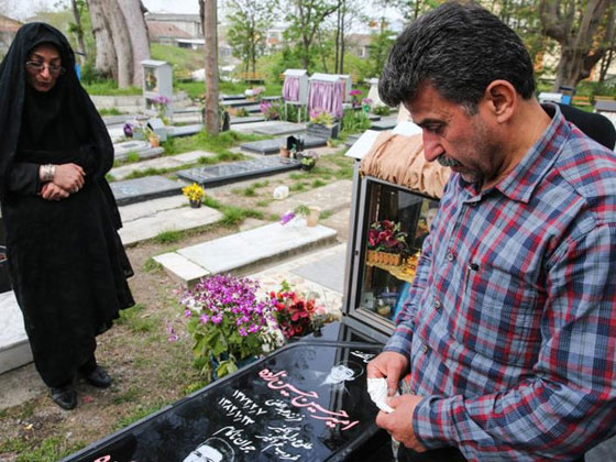 تفاصيل مثيرة ترويها ام ايرانية صفعت قاتل ابنها وحررته من المشنقة صورة رقم 4