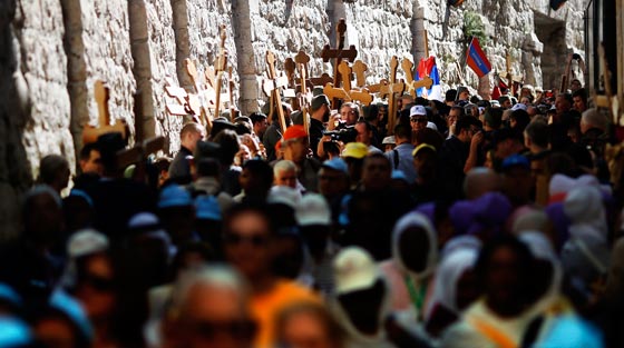 مسيرة درب الصليب في 