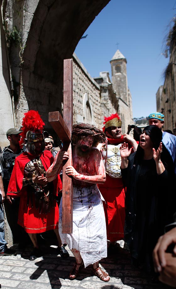 مسيرة درب الصليب في 