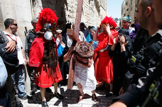 مسيرة درب الصليب في 